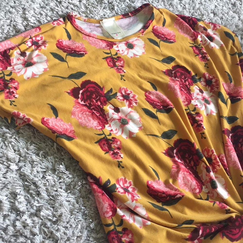 Floral blouse 🌻 - Picture 2 of 3